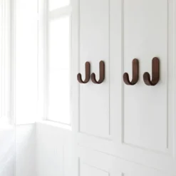 Curve Hook Walnut