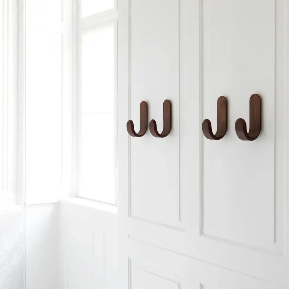 Curve Hook Walnut