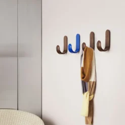 Curve Hook Walnut