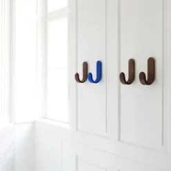 Curve Hook Walnut