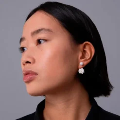 Daisy Pearl Sing Earring