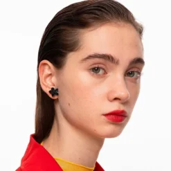 Mini Petunia Spike Sing Earring Black