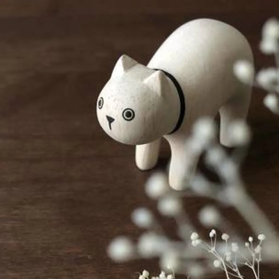 Pole Pole Wooden Animal White Cat