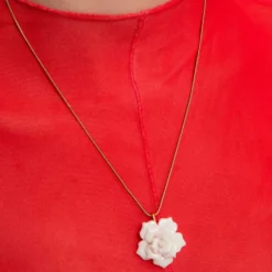 Rose Pedant White