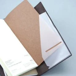 TRAVELER'S notebook Recambio 006 Bolsillo Adhesivo L - Tamaño Regular