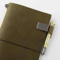 TRAVELER'S notebook Recambio 016 Sujeta Bolígrafo M Olive