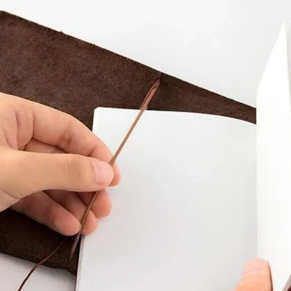 TRAVELER'S notebook - Tamaño Pasaporte Marrón